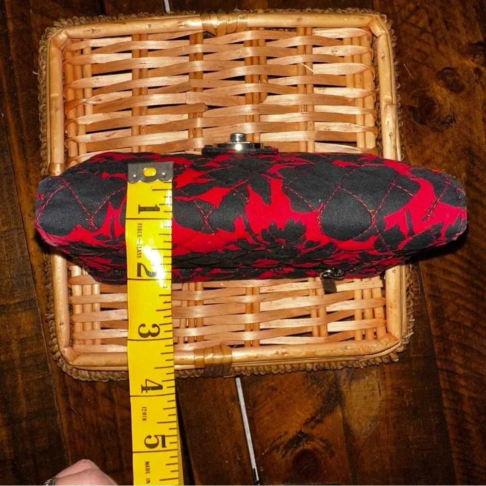 UEC Vera Bradley Turnlock Silhouette Floral Wallet